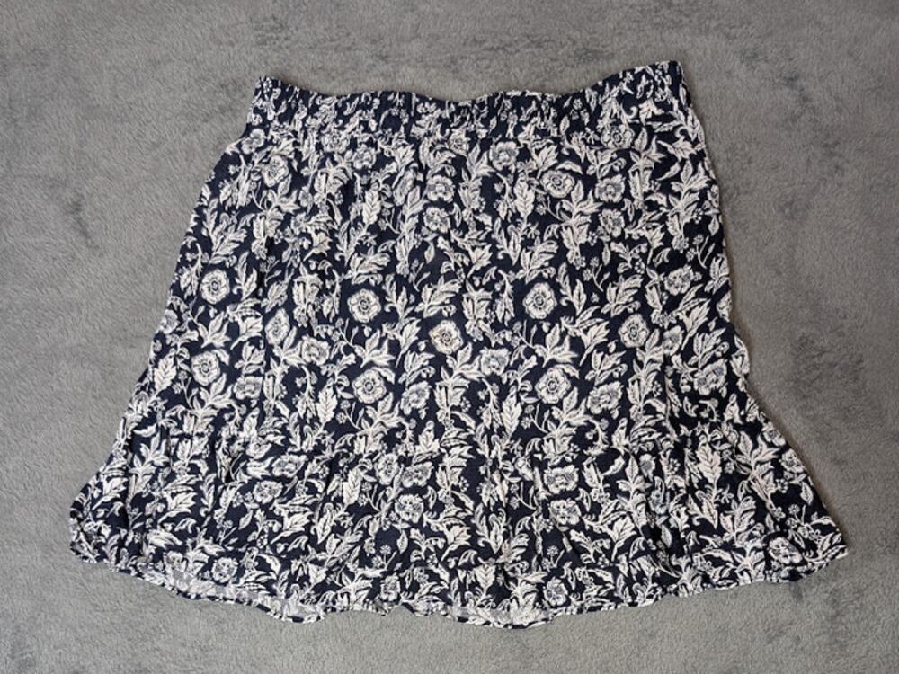 C&C CALIFORNIA Mini Skirt navy floral womens size small classic cottagecore NWT